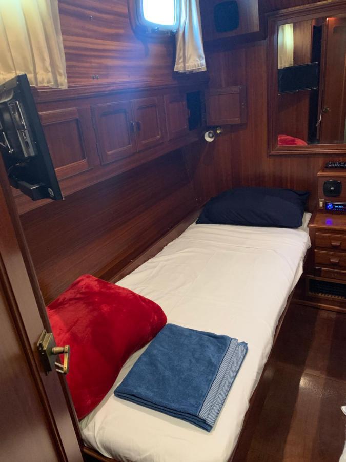 Delphin 4 Odysea It Hotel en barco